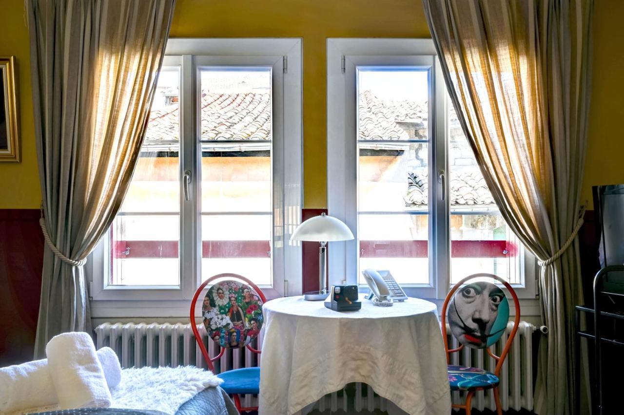 Hotel Des Artistes Tarascona Esterno foto